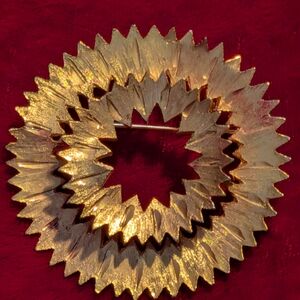 Vintage Mamselle Large Round 2 Layered Pin Brooch Gold Tone